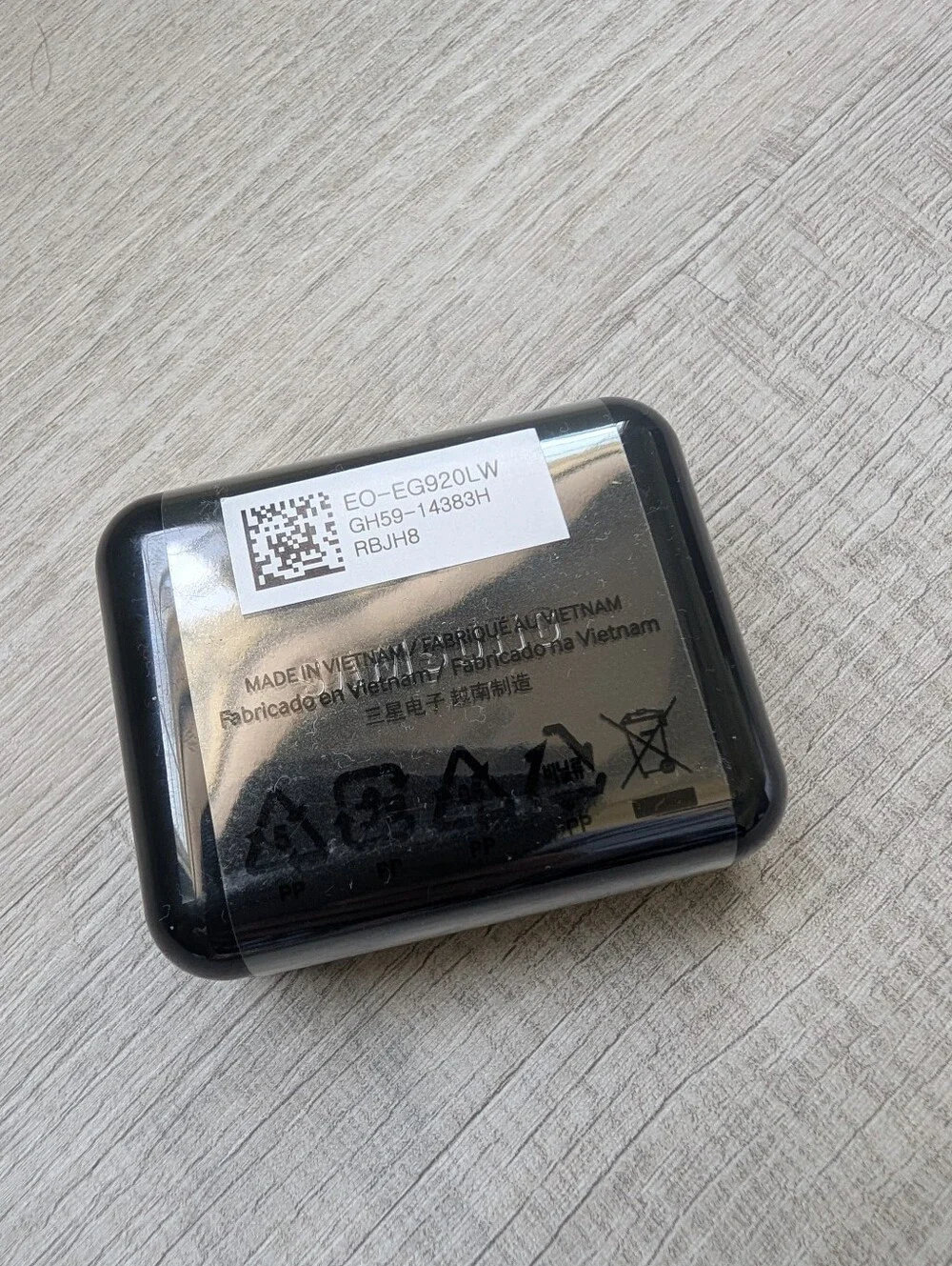 Samsung White Earbuds with Dark Gray Carrying Case